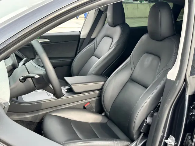 Tesla Model Y — Фото автомобиля 13