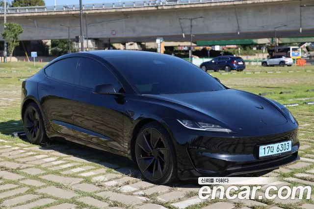 Фотография автомобиля — Tesla Model 3