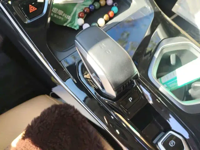 Geely Boyue L — Фото автомобиля 15