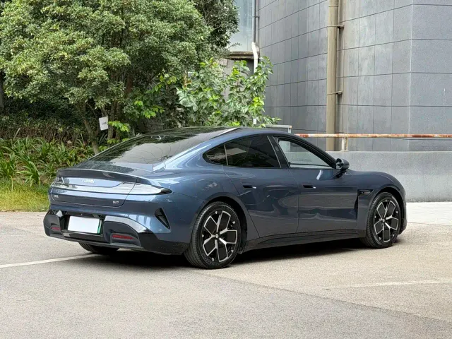 Xiaomi SU7 — Фото автомобиля 8