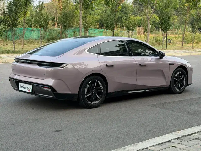 Geely Galaxy E8 — Фото автомобиля 6