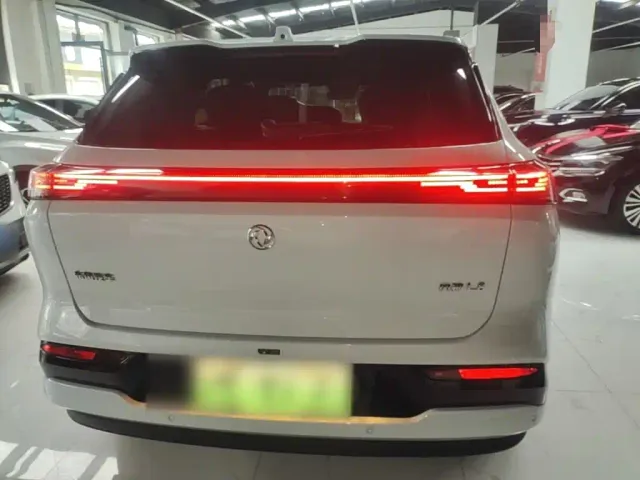 Dongfeng Aeolus L8 — Фото автомобиля 5