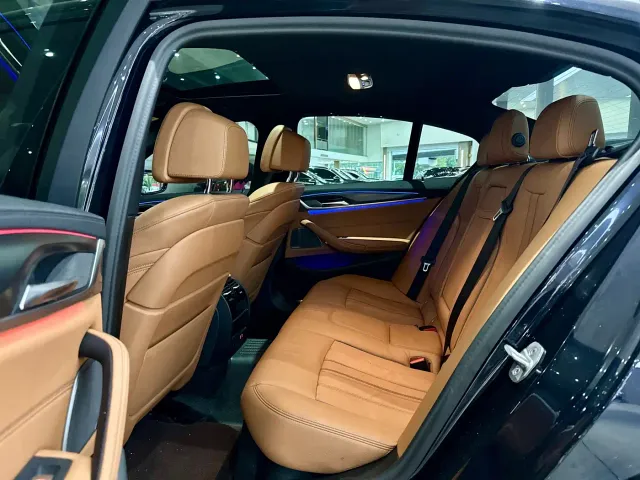 BMW 5 Series — Фото автомобиля 6