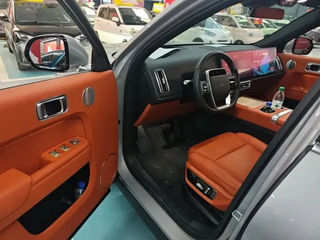 Li Auto L7 — Фото автомобиля 15