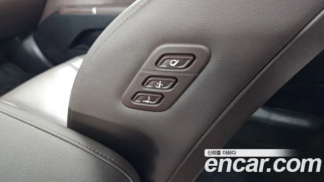 Hyundai Grandeur Grandeur (GN7) 2.5 Бензин 2WD — Фото автомобиля 24