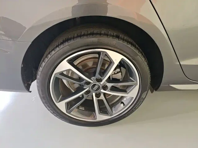 Audi A4L — Фото автомобиля 15