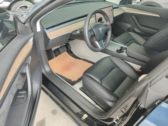 Tesla Model 3 — Фото автомобиля 15