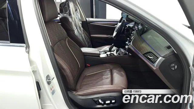 BMW 5 Series G30 — Фото автомобиля 16