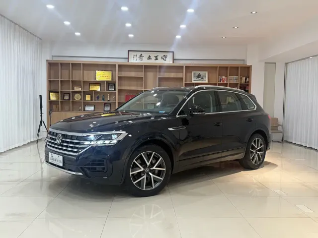 Фотография автомобиля — Volkswagen Touareg