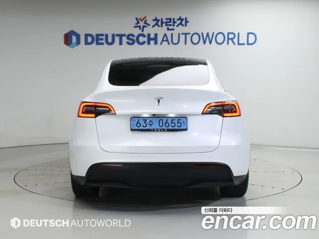 Tesla Model Y — Фото автомобиля 4