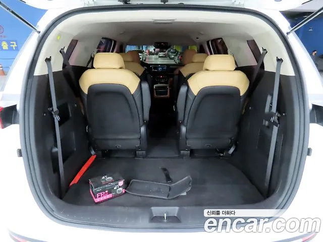 Kia Carnival Generation 4 — Фото автомобиля 16