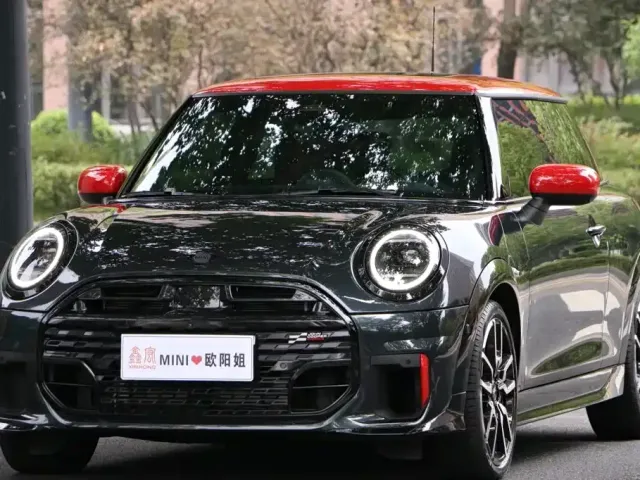 Фотография автомобиля — MINI John Cooper Works