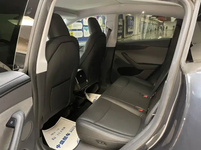 Tesla Model Y — Фото автомобиля 17