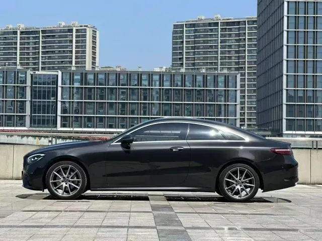 Mercedes-Benz E-Class — Фото автомобиля 4