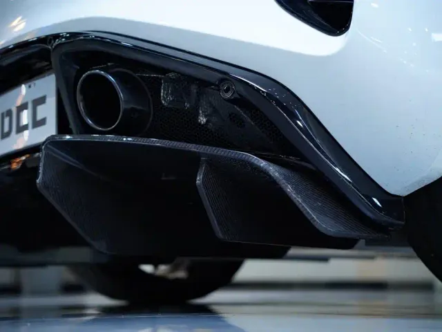 Lotus Emira — Фото автомобиля 10