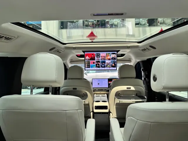 Li Auto MEGA — Фото автомобиля 12