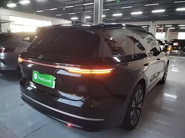 Nio ES8 — Фото автомобиля 6