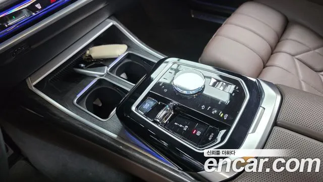 BMW i7 G70 — Фото автомобиля 12