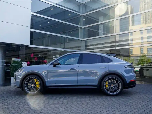 Porsche Cayenne — Фото автомобиля 2