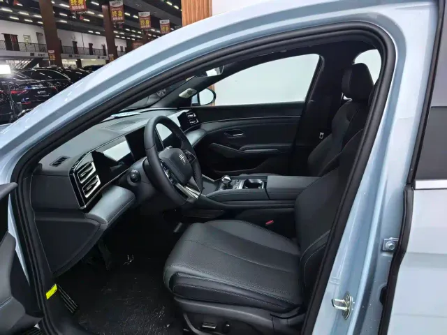 BYD Qin L — Фото автомобиля 4