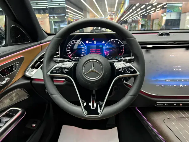 Mercedes-Benz E-Class — Фото автомобиля 15