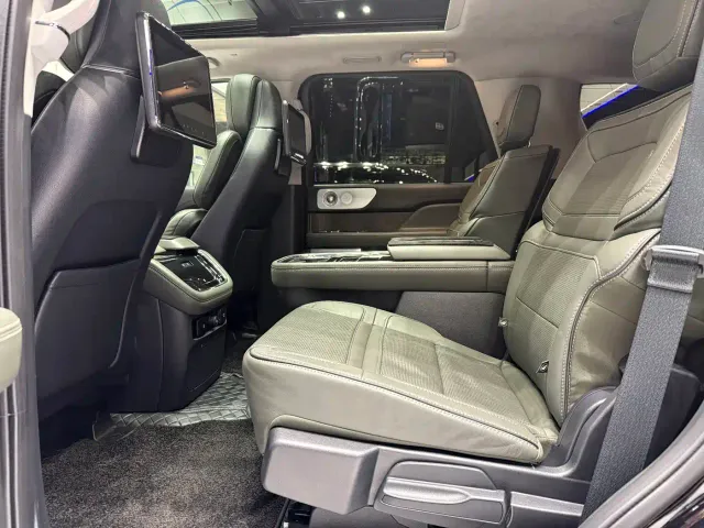 Lincoln Navigator — Фото автомобиля 9