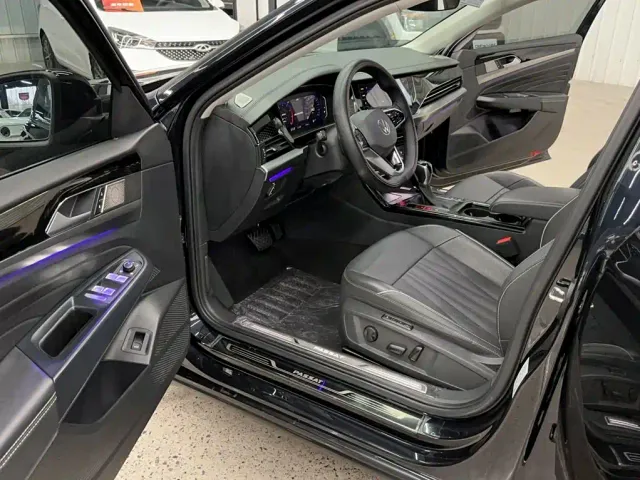 Volkswagen Passat — Фото автомобиля 18