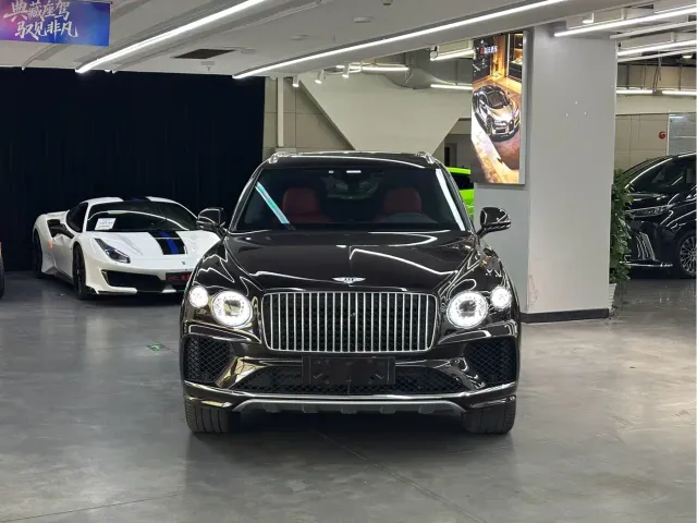 Bentley Bentayga — Фото автомобиля 2