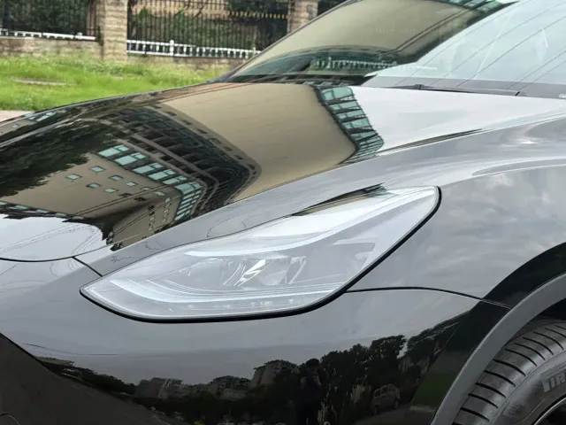 Tesla Model Y — Фото автомобиля 11