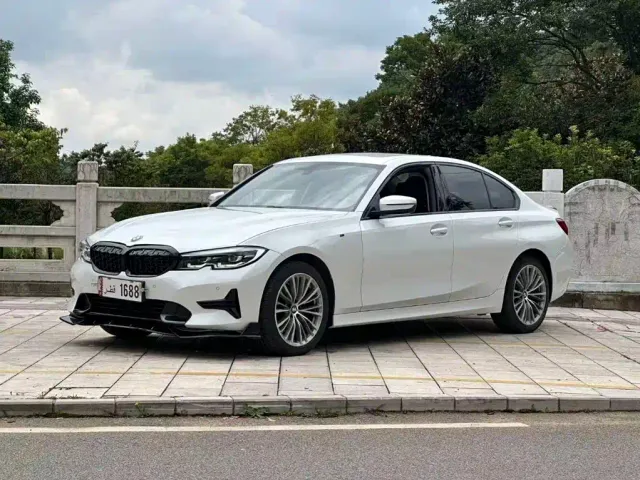 Фотография автомобиля — BMW 3 Series