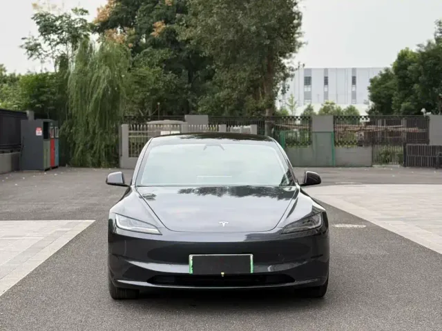 Фотография автомобиля — Tesla Model 3