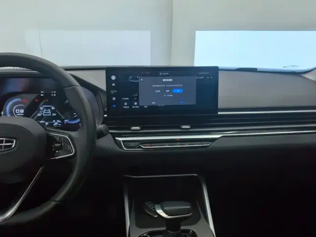 Geely Emgrand — Фото автомобиля 13