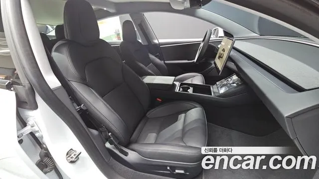 Tesla Model 3 — Фото автомобиля 23