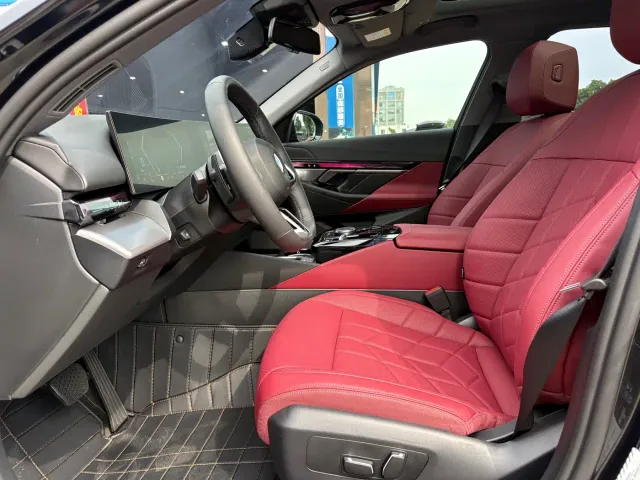 BMW 5 Series — Фото автомобиля 11