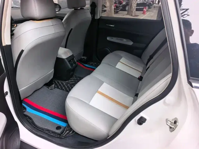 Dongfeng Fengshen E70 — Фото автомобиля 16