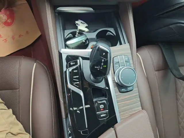 BMW 5 Series — Фото автомобиля 13
