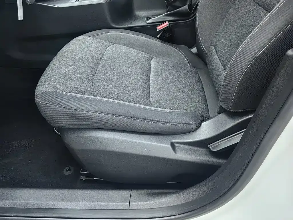 Geely Emgrand 2023 4th Generation Champion Edition 1.5L Manual Luxury — Фото автомобиля 20