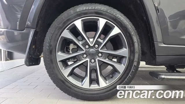 Jeep Cherokee — Фото автомобиля 5