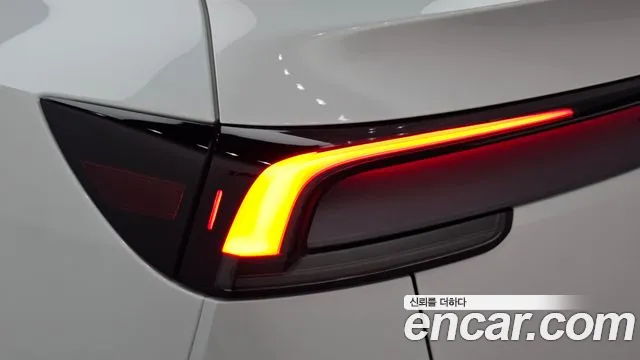 Tesla Model Y — Фото автомобиля 23