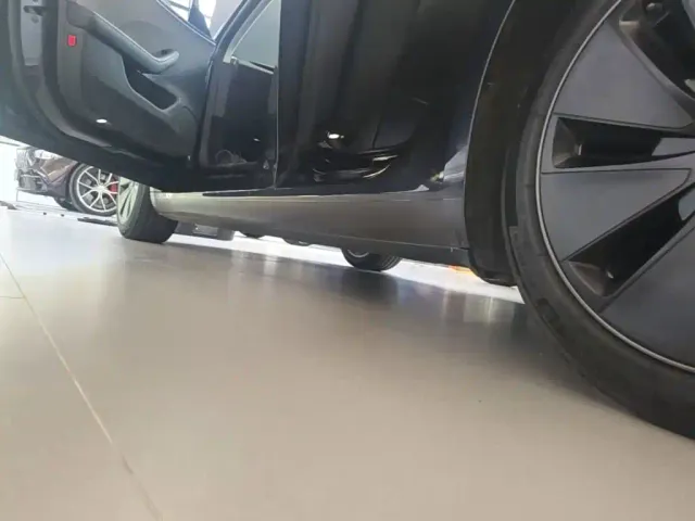 Tesla Model 3 — Фото автомобиля 21