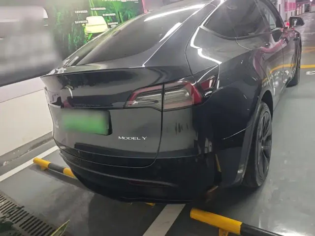 Tesla Model Y — Фото автомобиля 5