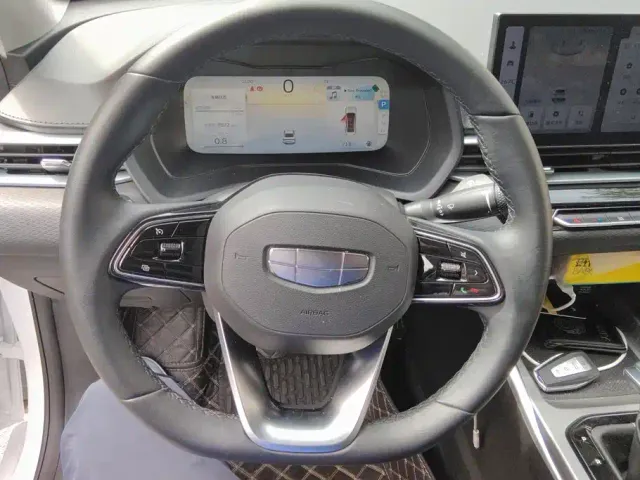 Geely Emgrand — Фото автомобиля 15
