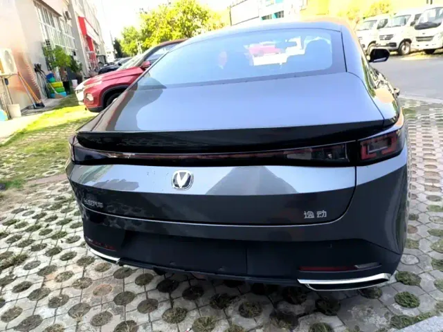 Changan Eado — Фото автомобиля 5