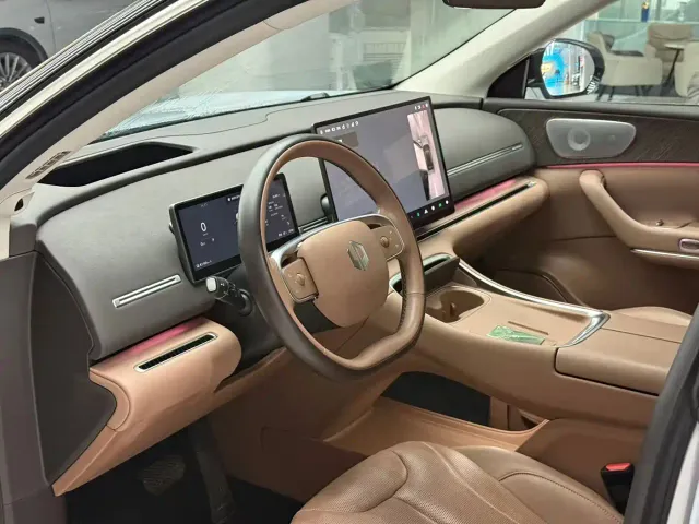 Leapmotor C11 — Фото автомобиля 5