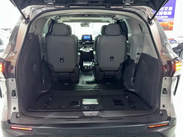 Toyota Granvia — Фото автомобиля 10