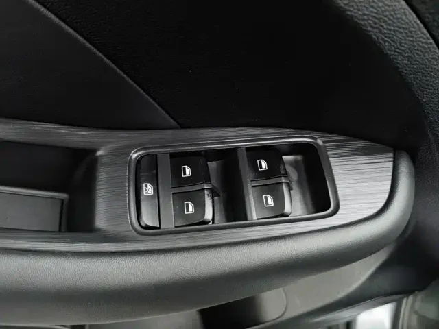Roewe RX3 — Фото автомобиля 9