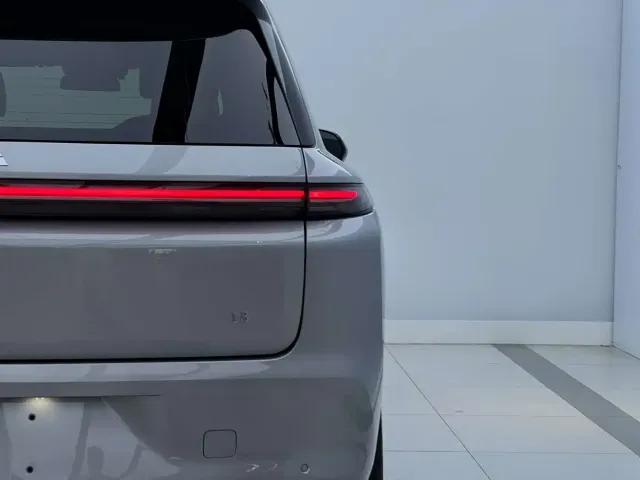 Li Auto L8 — Фото автомобиля 5