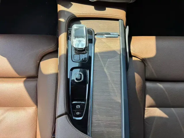 Volvo S90 — Фото автомобиля 10