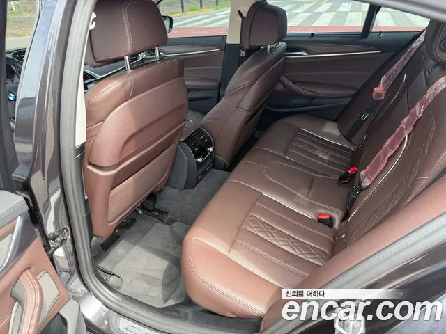 BMW 5-Series — Фото автомобиля 12