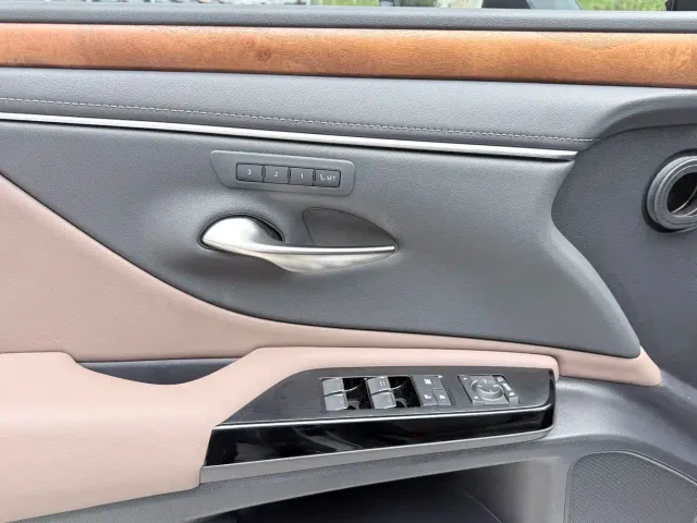 Lexus ES — Фото автомобиля 15